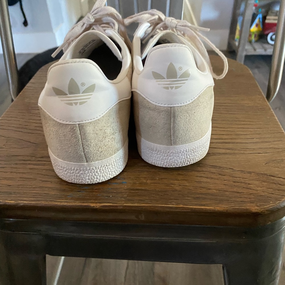 Adidas Gazelle size 9
